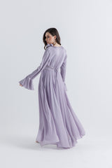 جمبسوت بليسيه من الشيفون والساتان بياقة V وحزام مزين بوردة