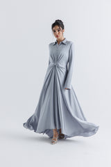 فستان ماكسي بكسرات أمامية وذيل طويل وقصير