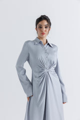 فستان ماكسي بكسرات أمامية وذيل طويل وقصير