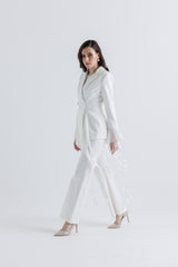 جاكيت بصف أزرار مزدوج وتفاصيل كشكش ناعمة