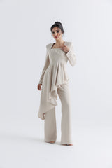 بنطال واسع بخصر عالٍ وقصة مصممة