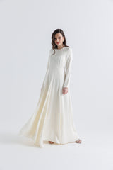 فستان ماكسي أنيق بقصة واسعة وتطريز دانتيل علوي