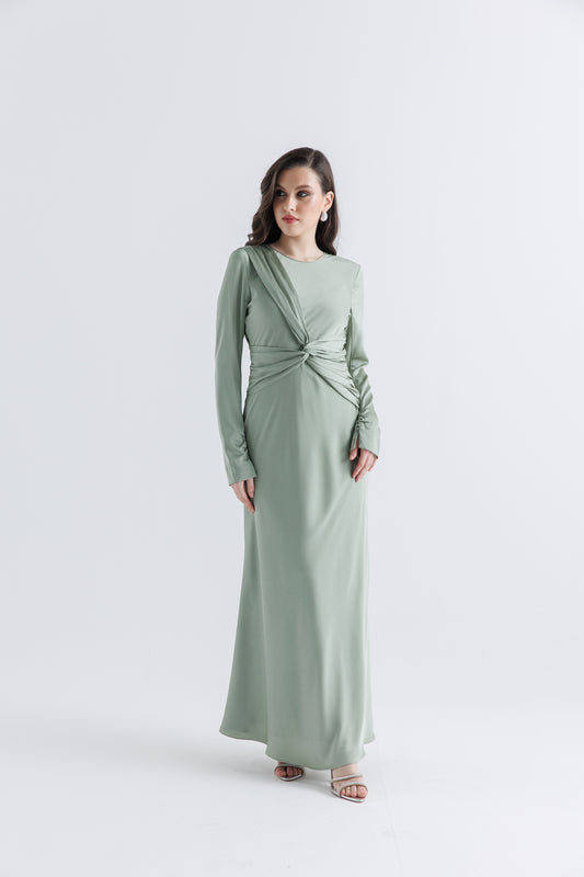 فستان ماكسي بتفصيل درابي ملتف وأزرار على الأكمام