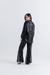 قميص مزين بالكريستال والترتر مع ذيل خلفي أطول