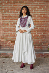 فستان ماكسي مخطط أنيق – تصميم أبرار المبارك (لا يشمل السترة)