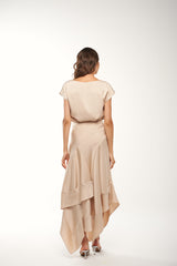 تنورة ساتان غير متماثلة بطبقات كشكش