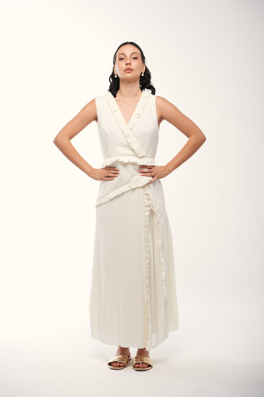 فستان بدون أكمام بتصميم لف وتفاصيل كشكش