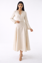 تنورة إلـارا الميدي الانسيابية