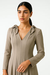 فستان أوريليا ميدي المنحوت