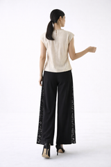 بلوزة سهرة مزينة بتفاصيل درابية أنيقة