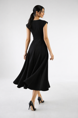 فستان إليرا متوسط الطول بتفاصيل حافة مطرزة